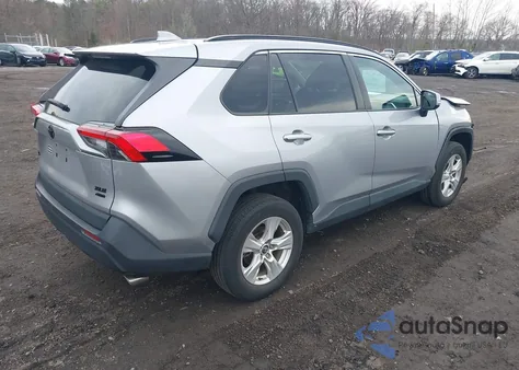 2021 Toyota Rav4 Xle z USA, uszkodzony, nr VIN 2T3P1RFV9MC153711